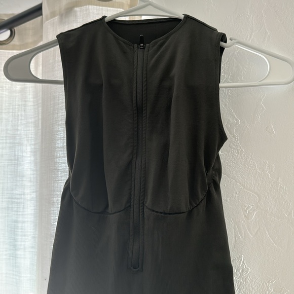 SKIMS SMALL / MEDIUM ZIP FRONT CATSUIT IN GUNMETAL LIKE NEW CONDITION - Picture 7 of 11